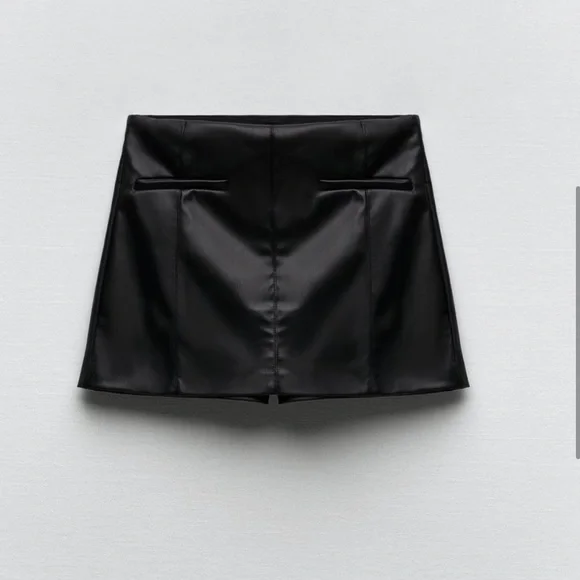 Blogger’s Favorite 🤩 NWT Zara Black Faux Leather Skort - Picture 6 of 7